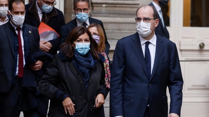 Парижкото кметство глобено заради жени