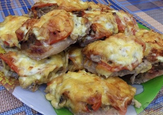 Свинско по френски, запечено с кашкавалено сирене и гъби