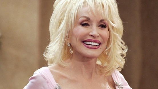 Предлагат да се издигне статуя на Доли Партън приживе