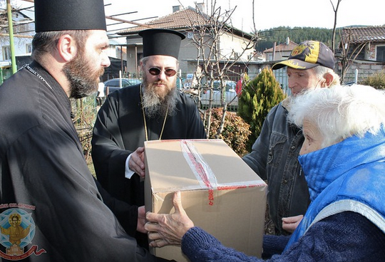 Патриарх Неофит подпомогна 35 наводнени домакинства в Батановци