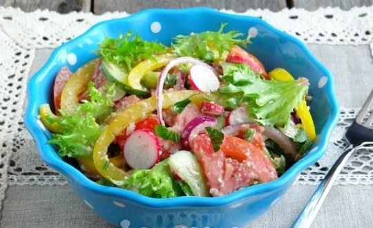 Две рецепти за необичайни летни салати