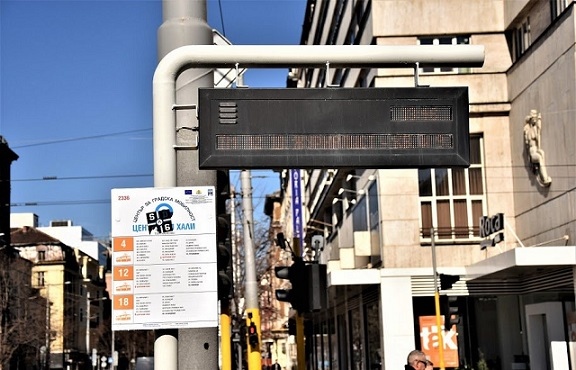 Спират таблата на спирките в София