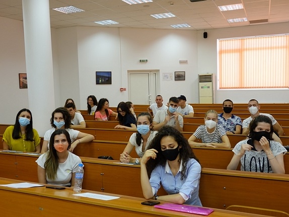 20 младежи са приети за военни лекари