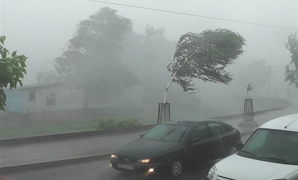 Мощна буря в Албания, правителството помоли гражданите да седят у дома