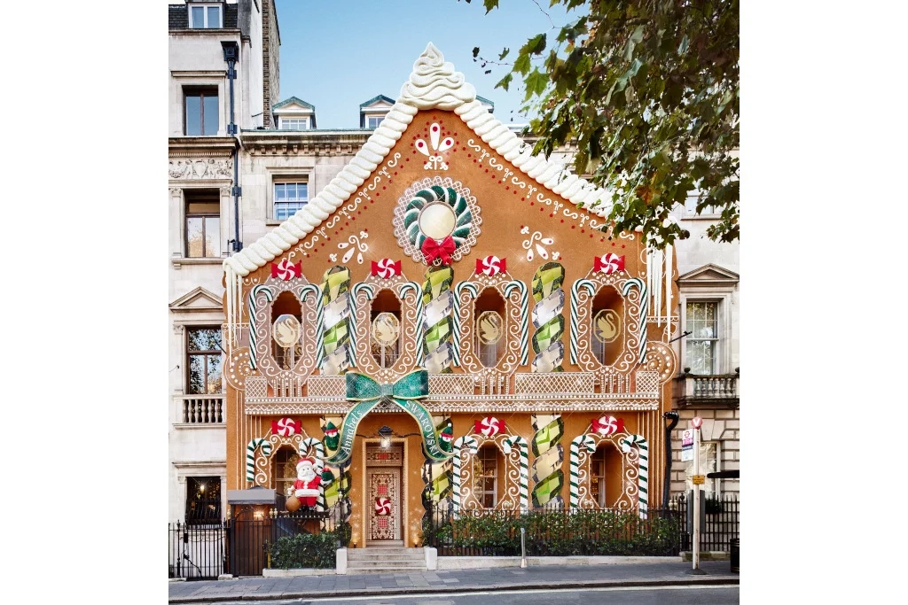 Лондонския клуб Annabel\'s с Коледна украса от захарни декорации и кристали Сваровски