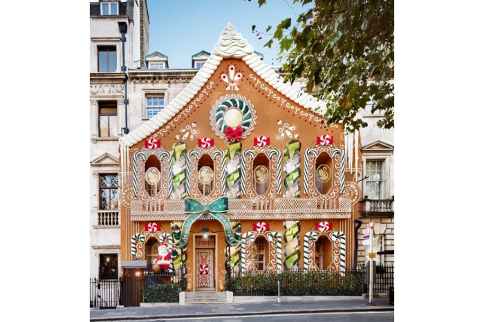 Лондонския клуб Annabel\'s с Коледна украса от захарни декорации и кристали Сваровски