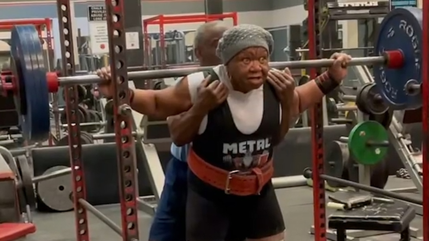 78-годишна състезателка по силов трибой (Видео)