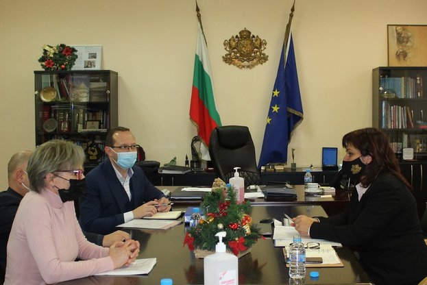 Ръководствата на болниците „Лозенец“ и „Проф. Д-р Иван Митев“ подкрепиха действията на министър Сербезова