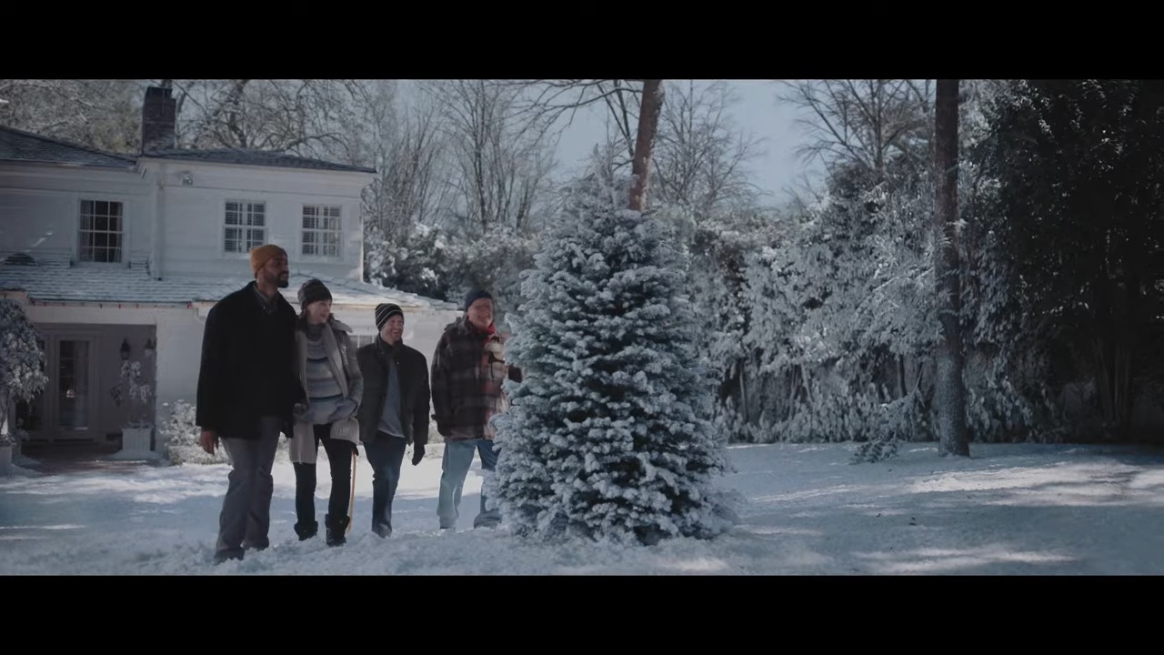 Коледна реклама за ценността на семейството и традициите(Видео)