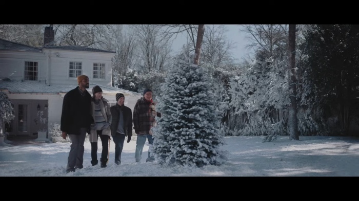 Коледна реклама за ценността на семейството и традициите(Видео)