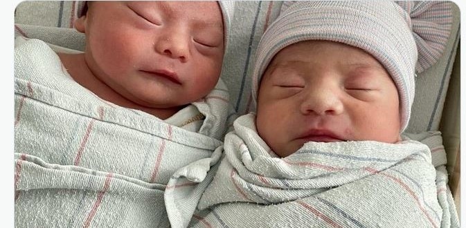 Близнаци родени в две различни години (СНИМКИ)