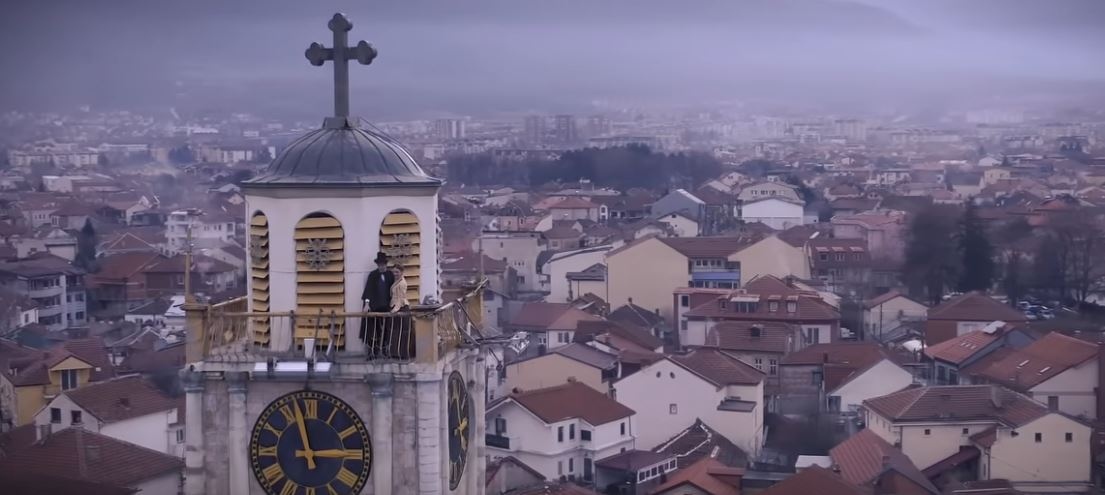 Серенадата оживява в ретроспективен видеоклип за Рождество Христово (ВИДЕО)