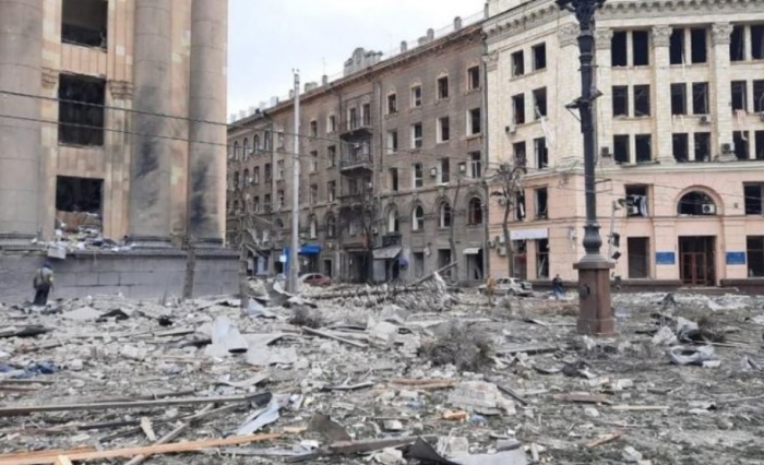 Ракета удари сградата на областната администрация в Харков (ВИДЕО)