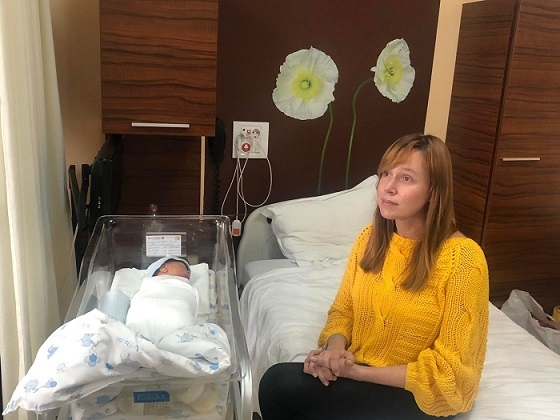 Изписаха майката-бежанка и новороденото й в Бургас