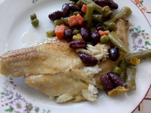 Риба с бяло вино и зеленчуци