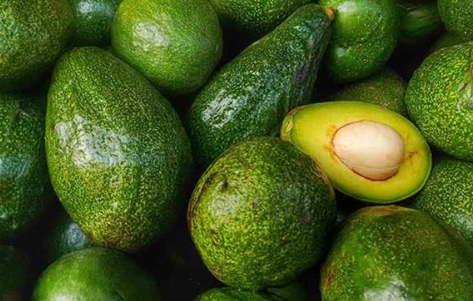 Крем от авокадо с лимонов сок и чесън