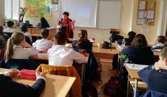 Вдигат учителските заплати