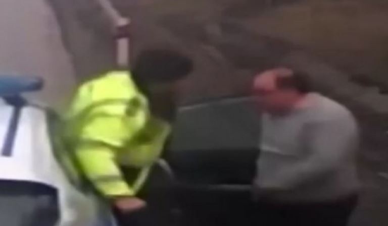 Отстраниха полицая, ударил турски тираджия на АМ Тракия(ВИДЕО)