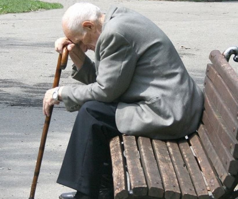 От днес започват да изплащат Великденската добавка за пенсионерите