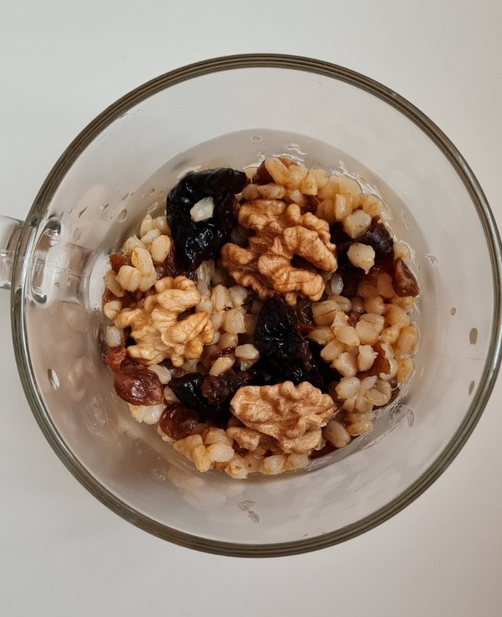 Жито със сушени плодове