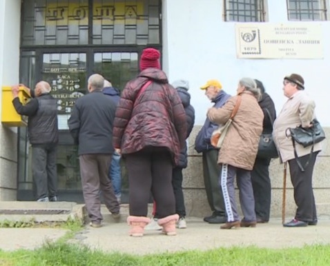 Удължиха срока за изплащане на пенсиите и добавките