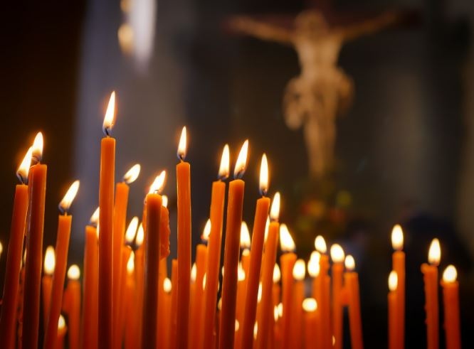 Софийската света митрополия дари пакети с храна за Великденските празници