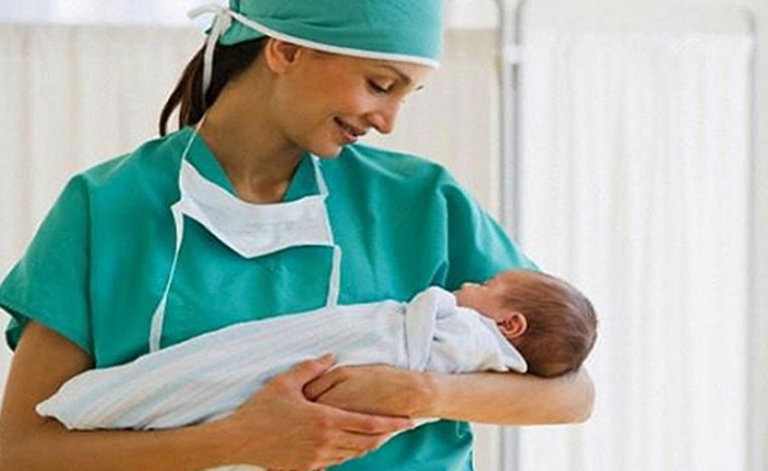 И акушерките с международен ден