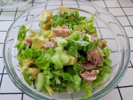 Здравословна салата с авокадо