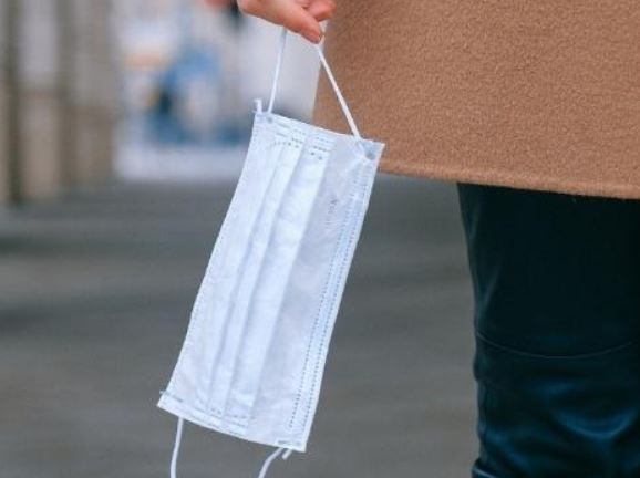 Отпада носенето на маски в градския транспорт във Франция