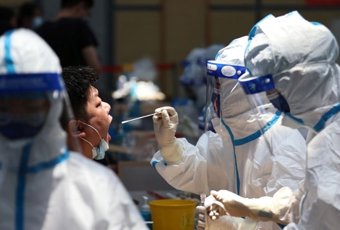 Пекин затвори над 90 метростанции заради COVID-19