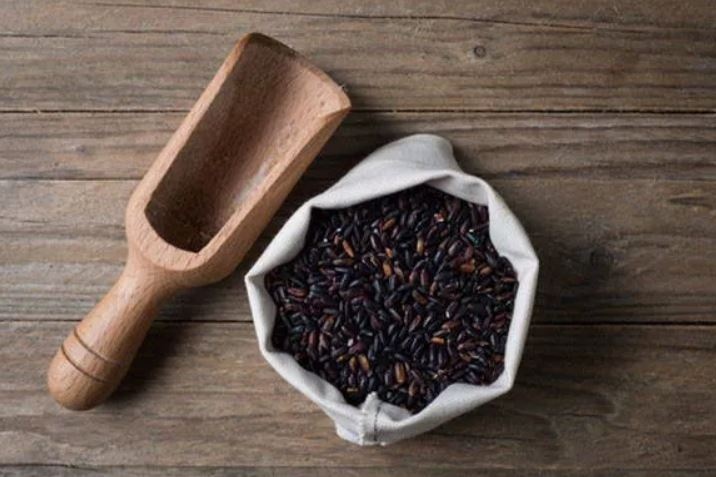 Черният ориз в борбата с излишните килограми