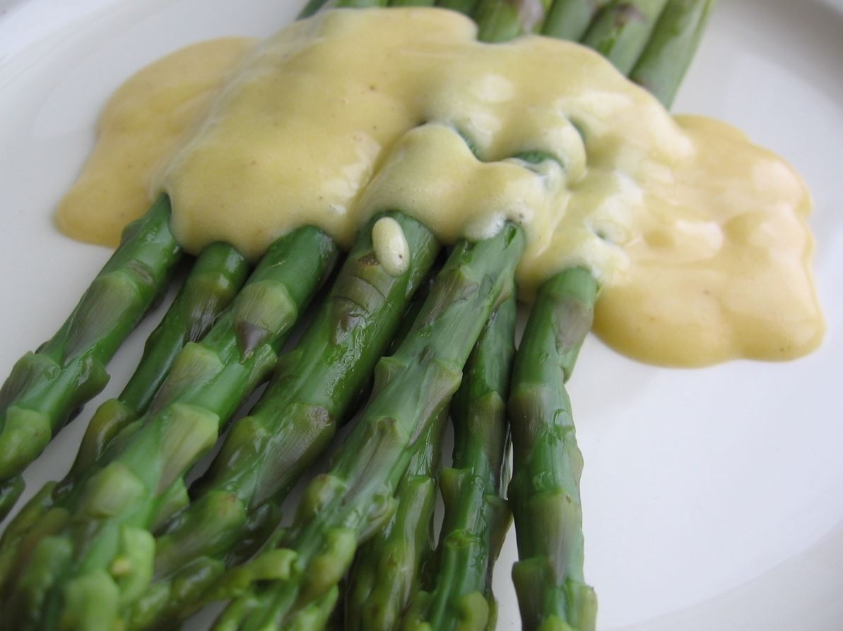 Аспержи със заливка