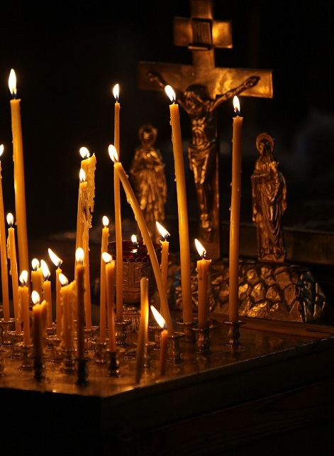 Храните върху гроба са остатък от езически вярвания