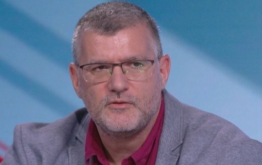 В подножието на поредна COVID вълна сме