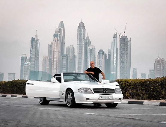 Джазменът Боби Вълчев открива лятото с нова песен (ВИДЕО)