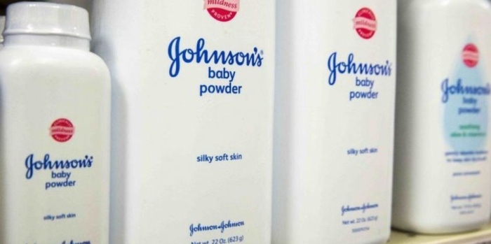 Заради съмнения, че причинява рак Johnson & Johnson спират производството и продажбата на своята бебешка пудра