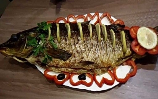 Пълнен шаран със зеленчуци и сметана