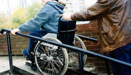 Увеличават помощите за хора с трайни увреждания с 22%