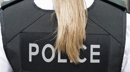 Пипнаха полицайка с близо половин килограм марихуана