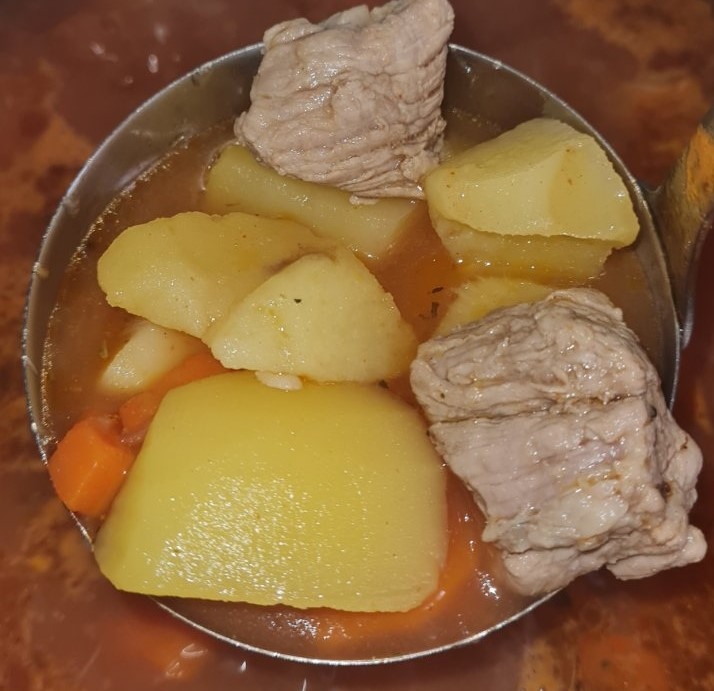 Вкусна картофена яхния със свинско месо