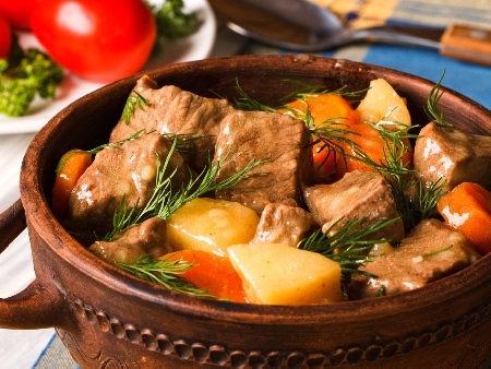 Гювеч с агнешко – вкусното балканско блюдо