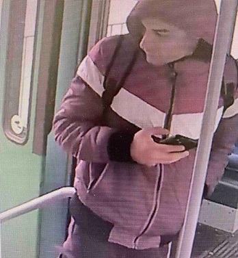 Полицията издирва този мъж за престъпление