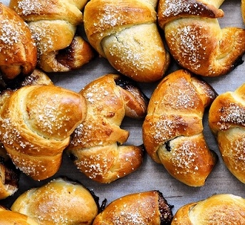 Козуначени кифлички за сита и вкусна закуска