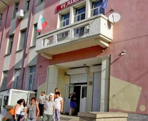 Писали оценки на починало дете месеци наред