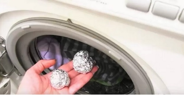 Алуминиевото фолио помощник на пералнята