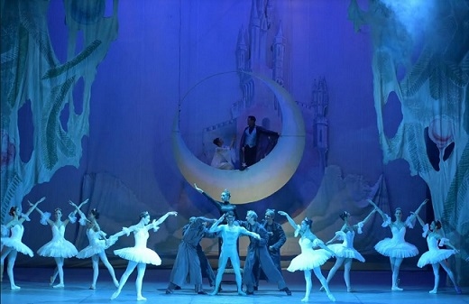 Празнично настроение с „Лешникотрошачката“