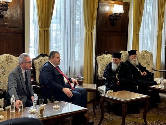 Ахмед Доган и Делян Пеевски със социална кухня към БПЦ