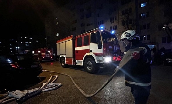 9 обгазени от пожар в жилищен блок в Хасково