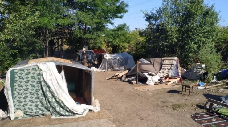 Обитатели на катун пребиха с тояги двама мъже