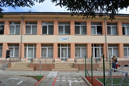 48 деца са с хранително отравяне, едно е в болница